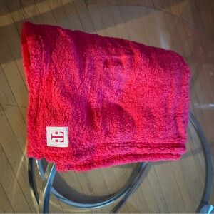 Cozy Pink Fleece Blanket